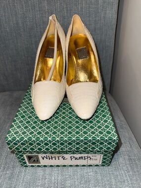 Cobra belly, snake pure white high heels